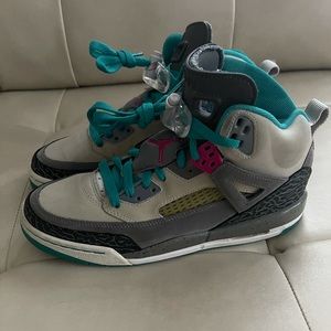 Jordan Spizike Women’s/Girls Sz 7